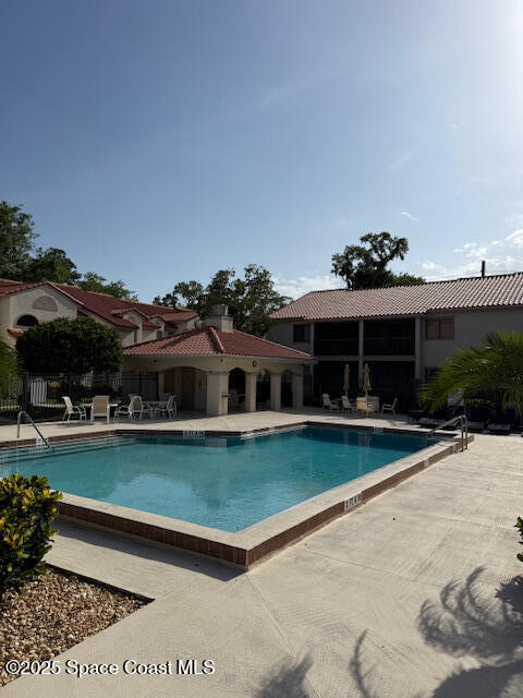 Building Photo - 1003 Country Club Dr