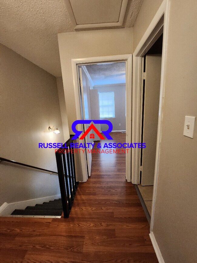 Building Photo - Corner Lot- Fenced In- 2 Story Townhome!