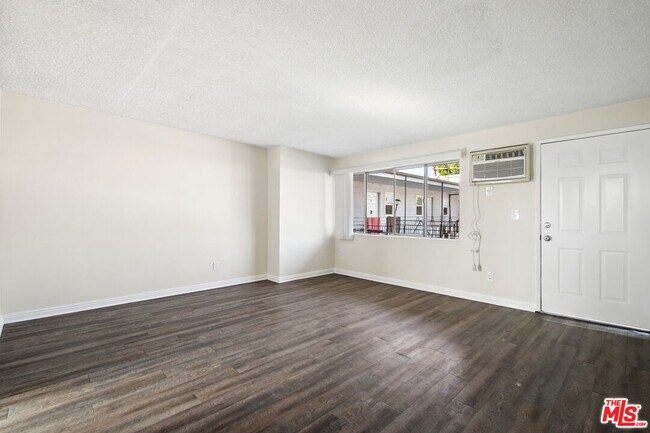 Building Photo - 8924 Van Nuys Blvd