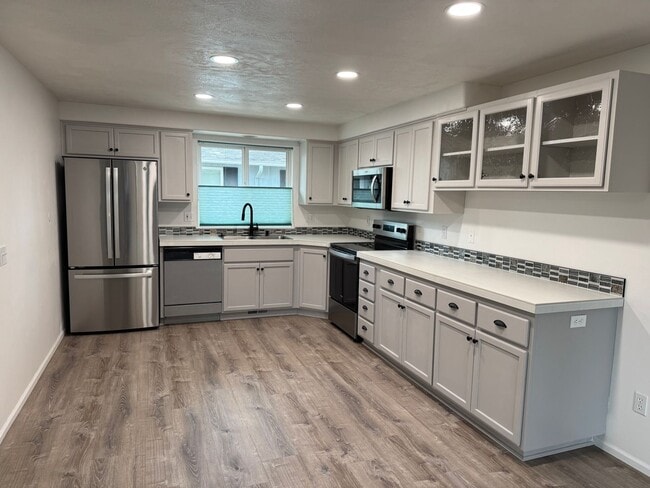 Building Photo - Available now!!! Beautiful Springfield Condo in 55 and over community!