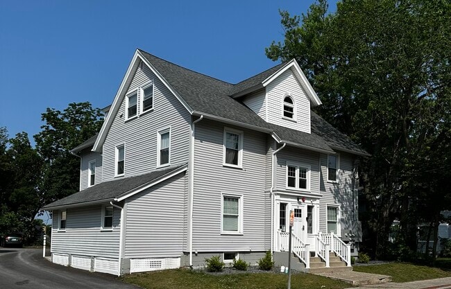 Primary Photo - 31 Grove St