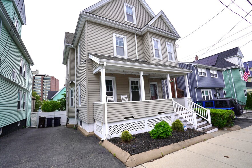 Primary Photo - 18 Henry St