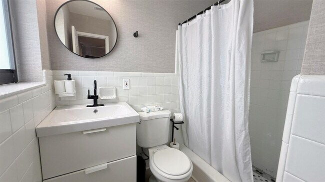 Building Photo - 433 NW 15th Way