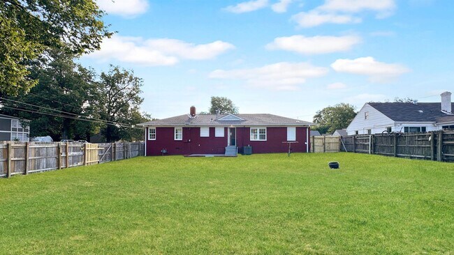 Building Photo - 1049 N Idlewild St