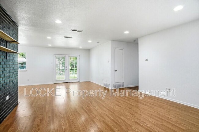 Building Photo - 924 Wisteria Way