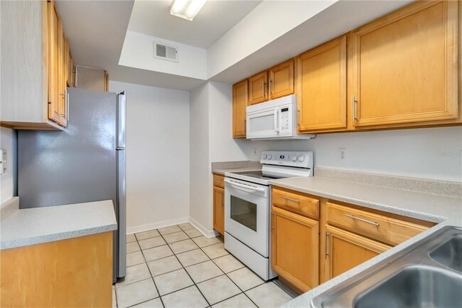 Building Photo - 1010 Villagio Cir