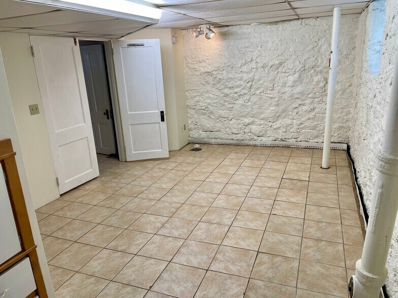 Building Photo - 1326 Vilas Ave