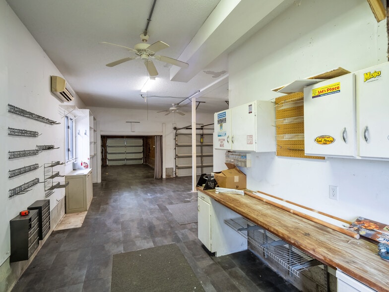 Building Photo - 138 White Oak Bluff Rd