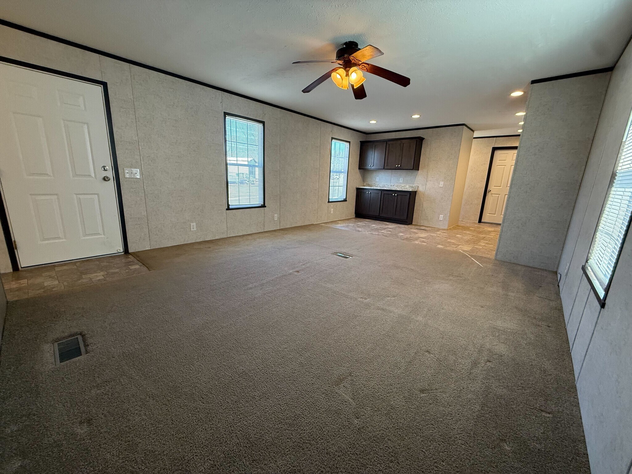 Building Photo - 11975 Creekview Ave