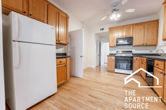 Primary Photo - 2022 W Homer St