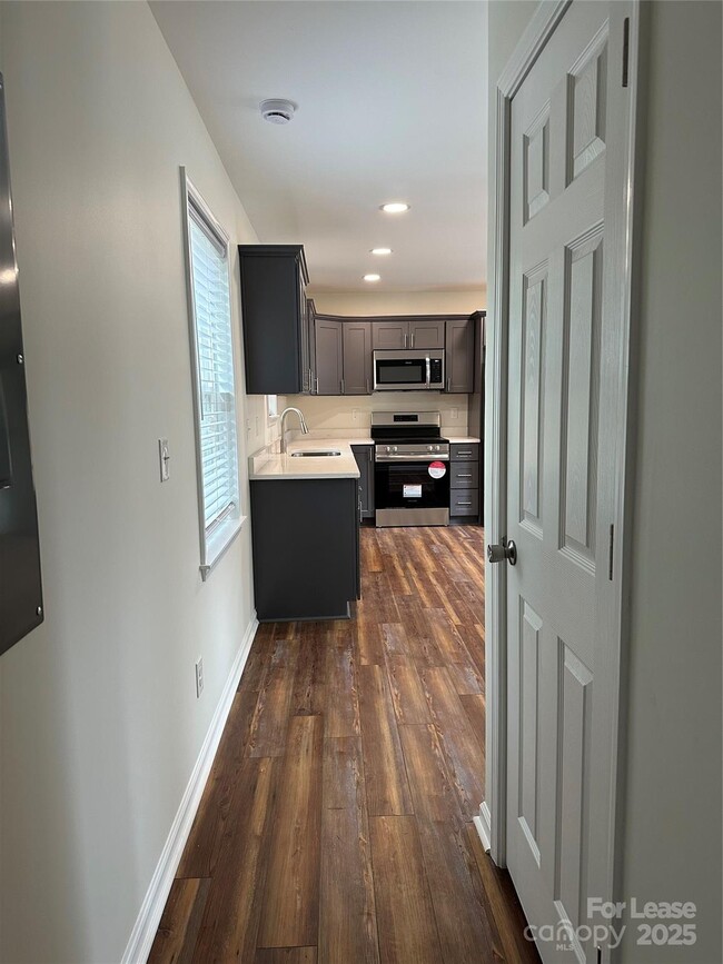 Building Photo - 317 W Newton St