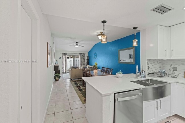Building Photo - 230 SW 97th Terrace