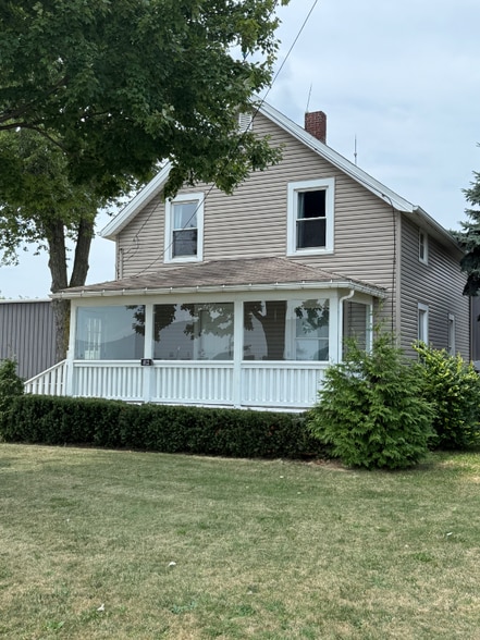 Primary Photo - 812 Abbe Rd N