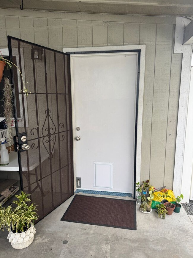 Building Photo - Attached Guest Studio Home in Kailua Town with Yard, and Pets Allowed