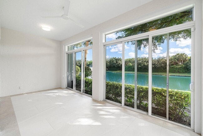 Building Photo - 106 Palm Bay Dr