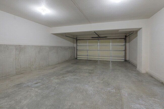 Persimmon Garage - 769 S Evergreen St