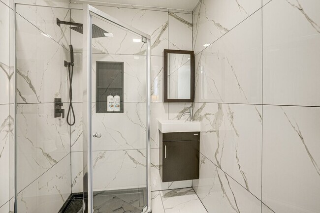 Building Photo - 172 Goldenrod Dr