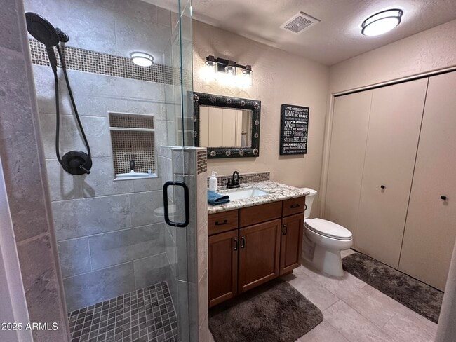 Building Photo - 11011 N Zephyr Dr