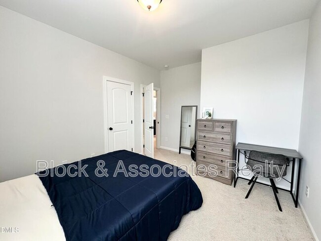 Building Photo - 99 Daybreak Way