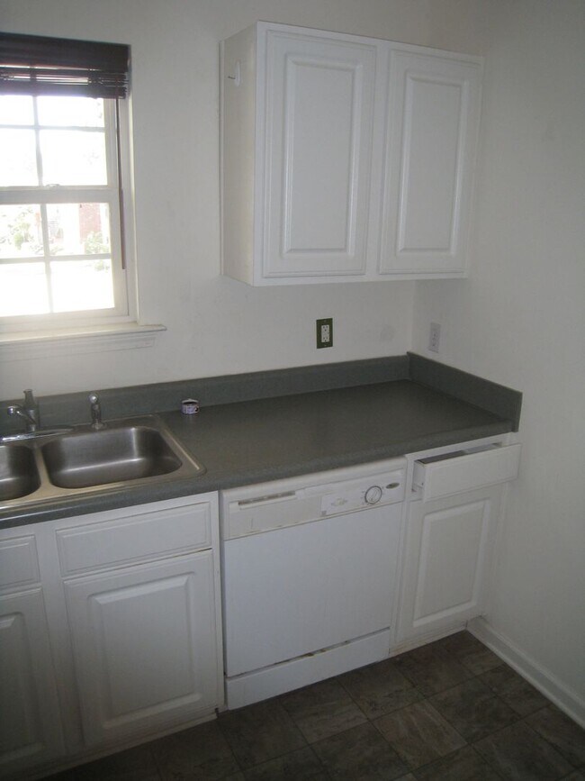 Building Photo - Cozy Condo