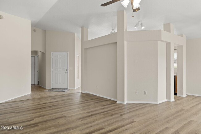 Building Photo - 11005 W Seldon Ln