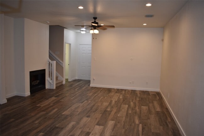 Building Photo - 16048 Limestone Lake Dr