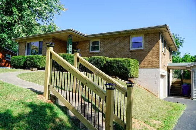 Building Photo - 545 Old Monticello Rd