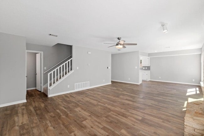 Building Photo - 1930 Holly Hill Dr