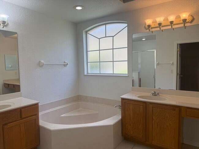 Building Photo - Beautiful Pool Home in Highlands Reserve golf community
