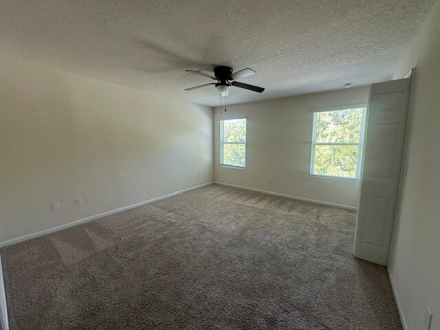 Building Photo - Modern 3 Bedroom Townhome Near River City Marketplace