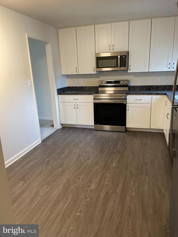 Building Photo - 105 Foxfire Dr