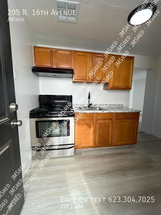 Building Photo - 205 N 16th Ave