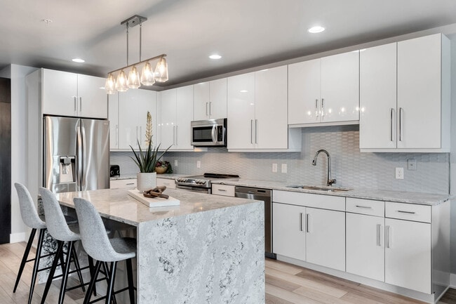 Building Photo - 428 W Swoope Ave