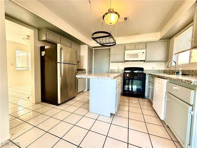 Building Photo - 1663 Duarte Dr