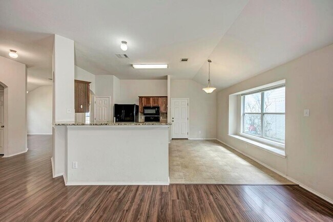 Building Photo - 1124 Alexandria Way