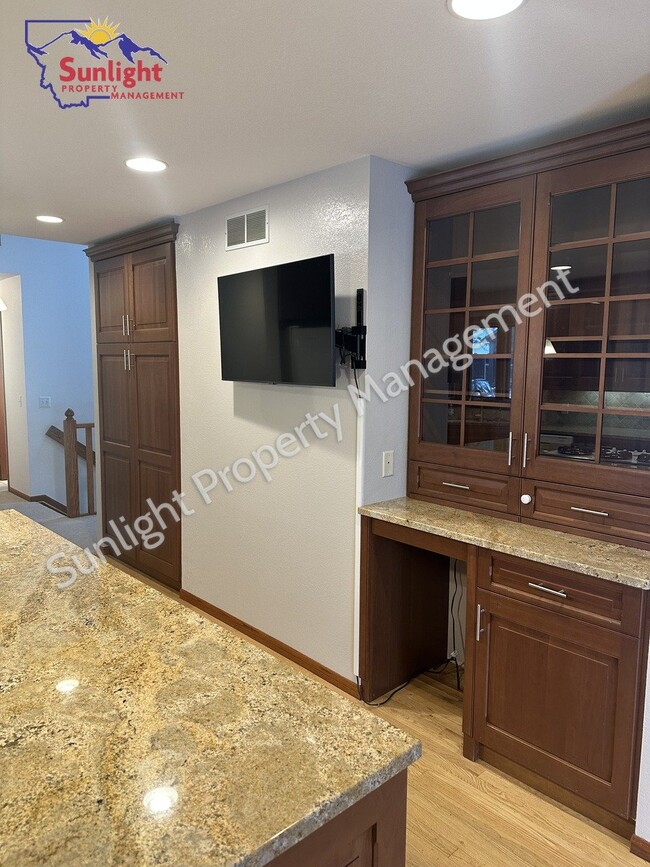 Building Photo - 4-Bedroom Retreat with 3.5 Baths in Billings – 4,378 Sq. Ft. of Comfort on Rimrock Road!