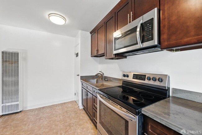 Building Photo - 1543 Berrellesa St