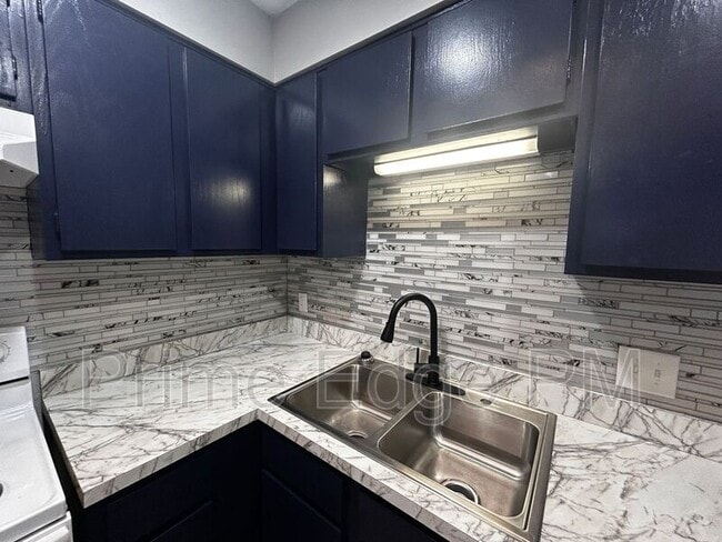 Building Photo - 1741 Ridgehaven Ct