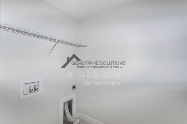 Building Photo - 3301 Somerset Ln