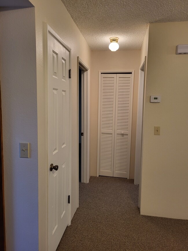 Building Photo - 333 Rim Rock Cir