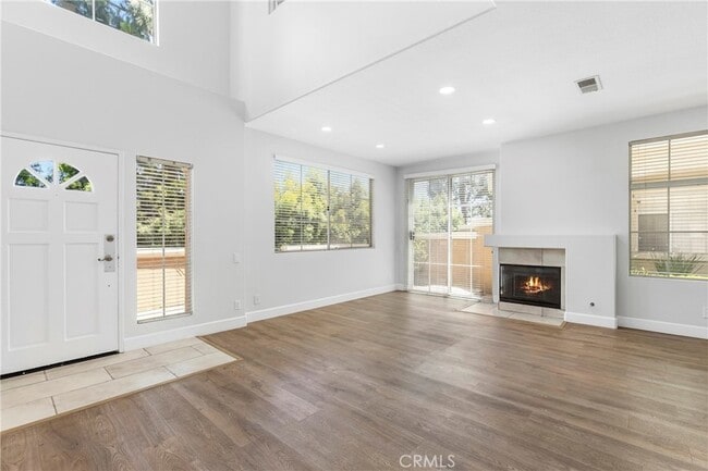 Building Photo - 10 Bravo Ln