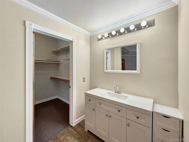 Building Photo - 70 High Point Cir