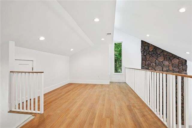 Building Photo - 204 Woodlawn Ct