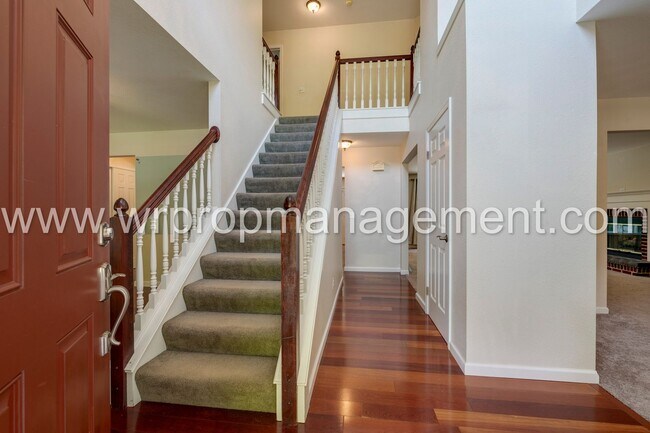 Building Photo - 4 Bed 3 Bath Home in Lambertville