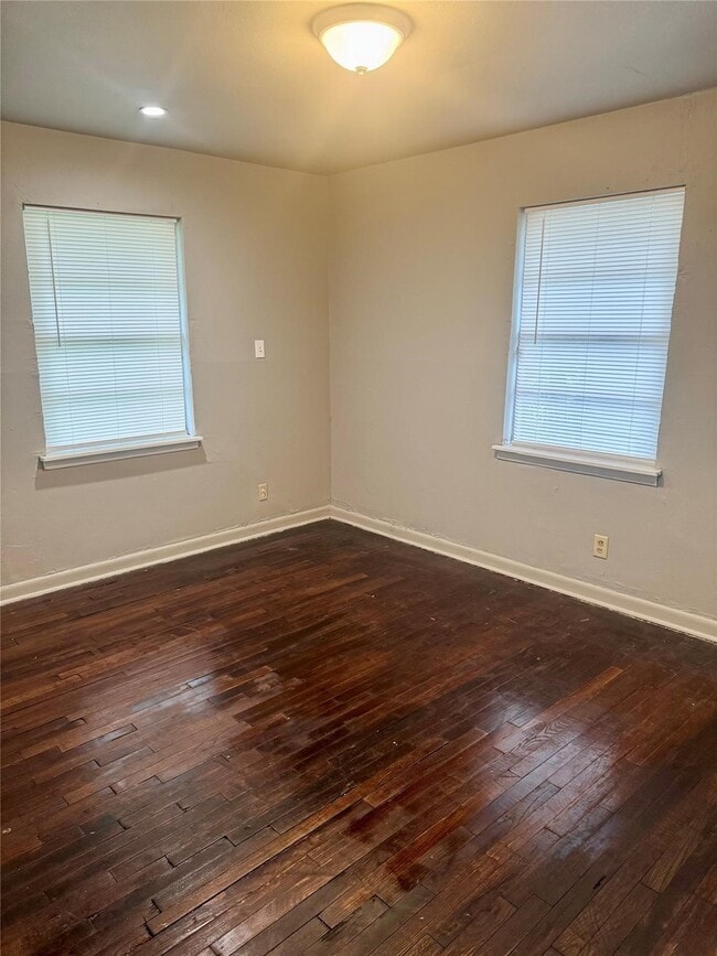 Building Photo - 7915 Flintridge Dr