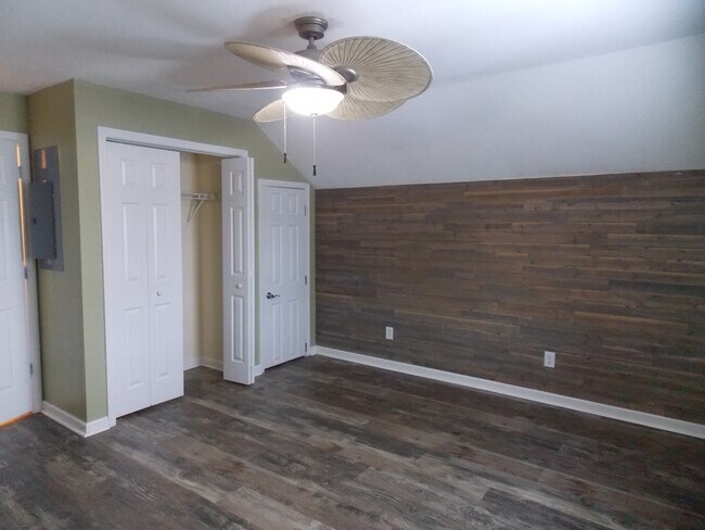 Building Photo - 221 Addison Cottage Way