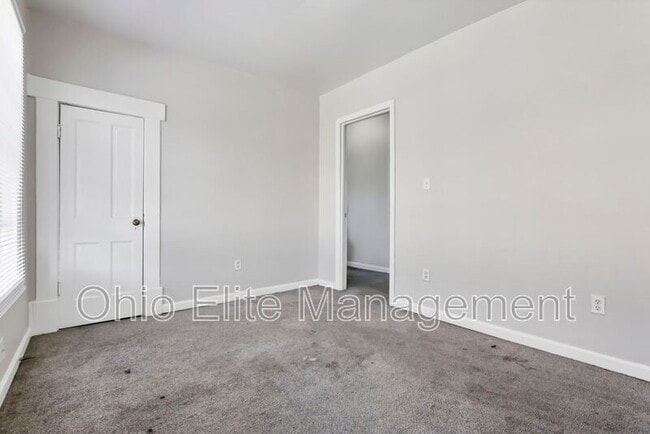 Building Photo - 347 1/2 E Welch Ave