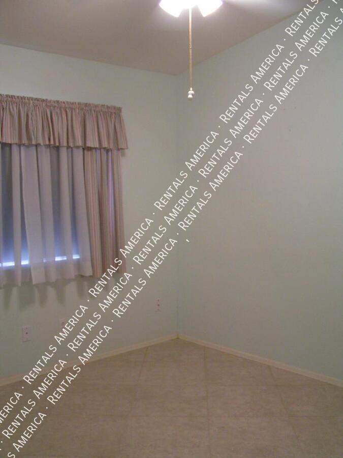 Building Photo - 13182 W Cypress St