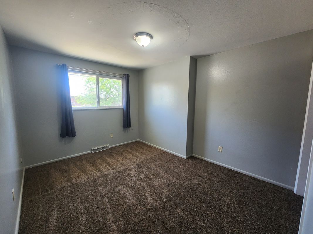 Building Photo - 723 Fraser St