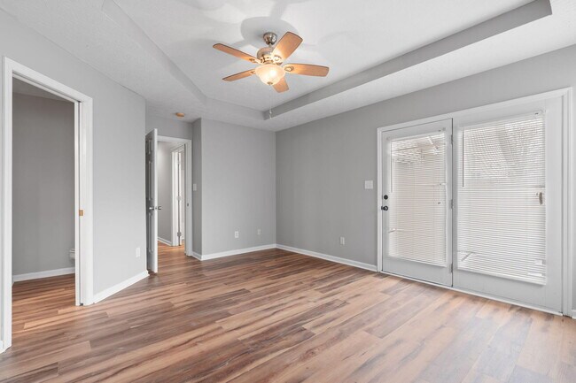 Building Photo - 305 Spring Valley Ln